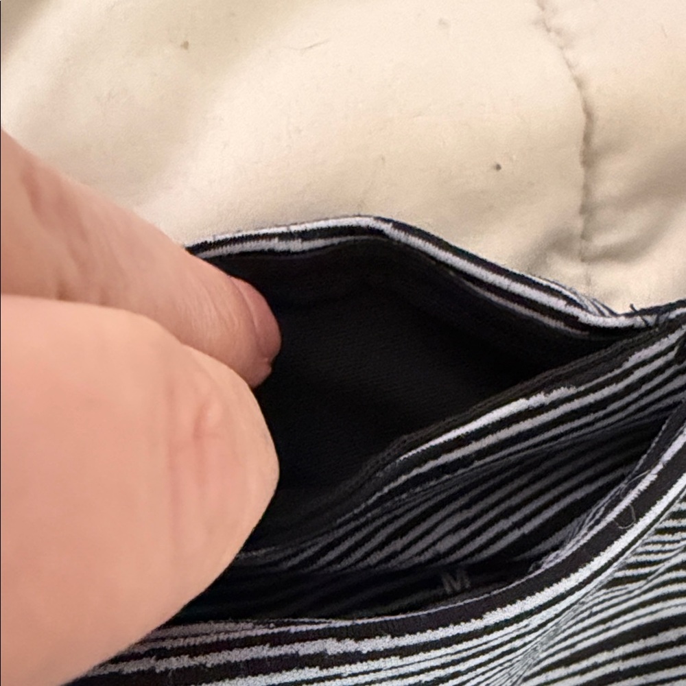 Athleta Ultimate Linear Lines Capri Leggings Size… - image 8